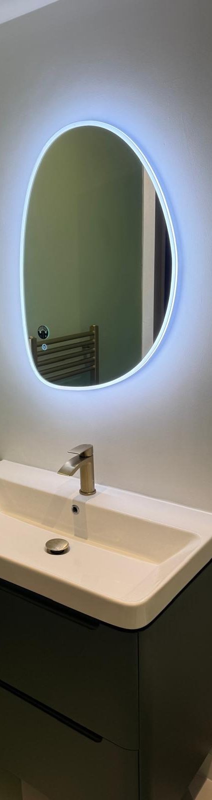 drench sink, interior advice, marble bathroom tiling